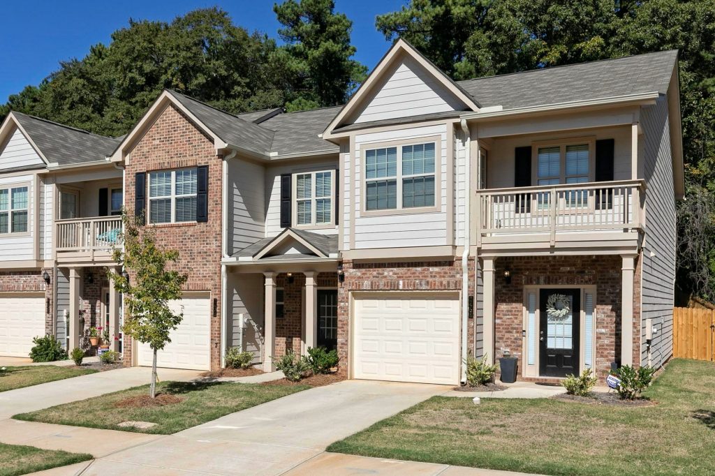 townhomes in Austell at Kings Lake